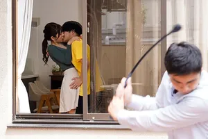 Thanh niên sục cặc ngay trước mặt mẹ kế