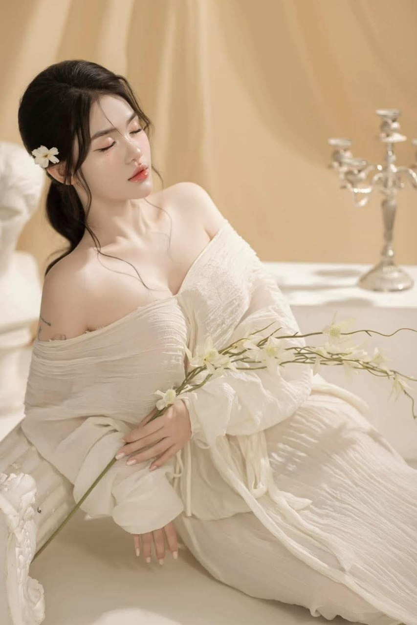 Lén bịt mắt đụ chị gái vú tròn của người yêu